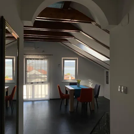 No10 Apartment