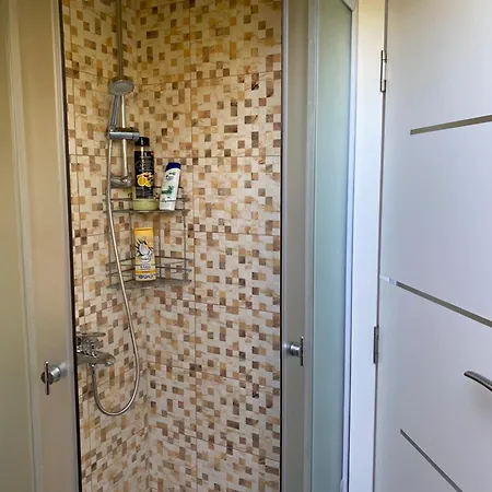 No10 Apartment *