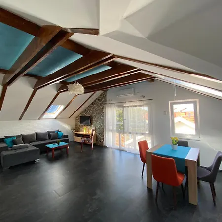 No10 Apartment