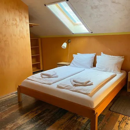 No10 Apartment